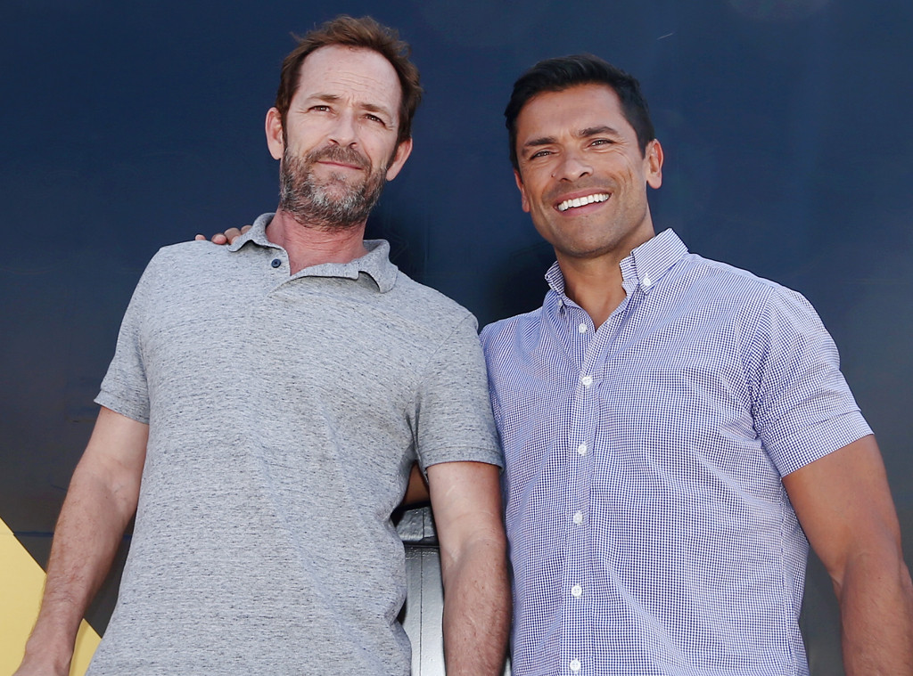 Mark Consuelos Opens Up About Late Riverdale Co Star Luke Perry E Online